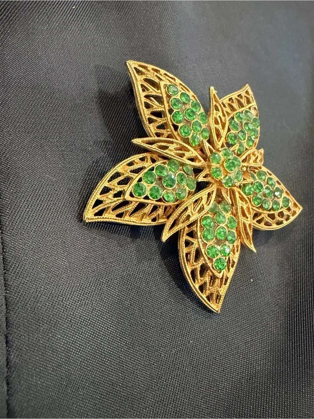 Vintage SIGNED COROCRAFT FLOWER GREEN Rhinestone BROOCH GOLDTONE